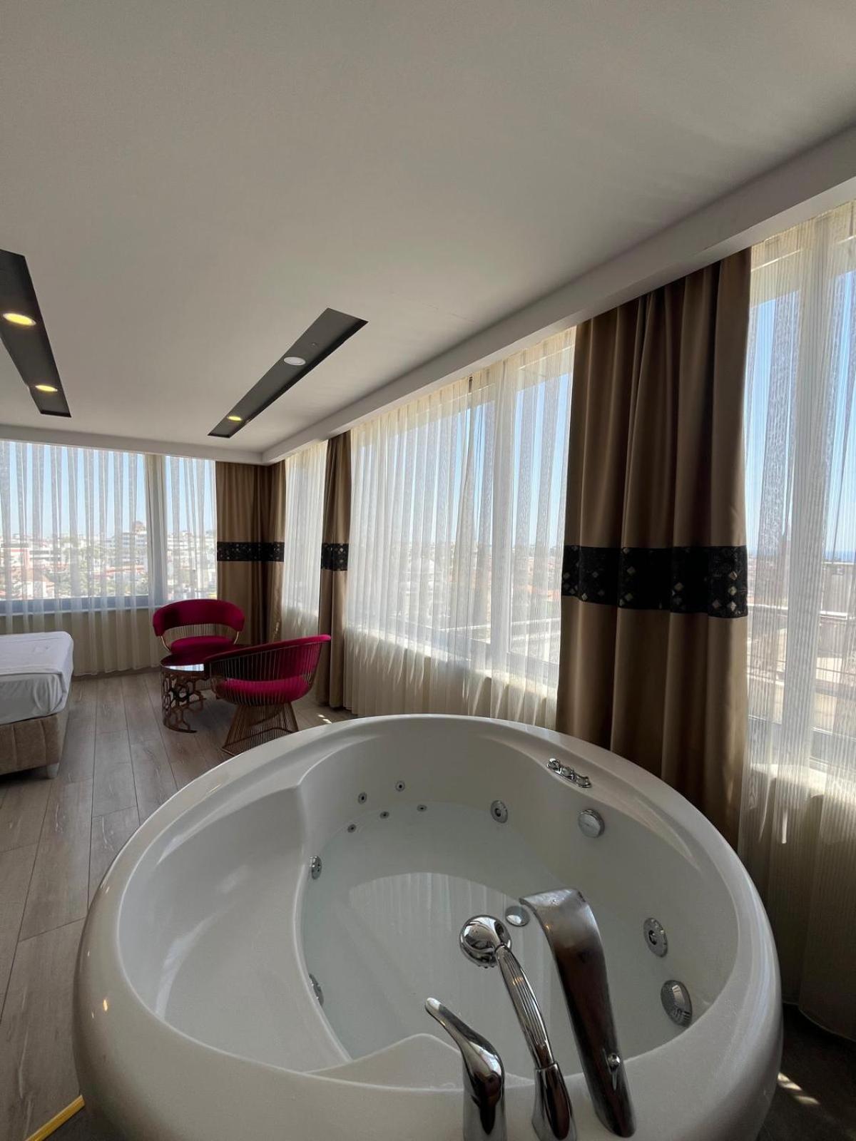 Golden Lux Hotel Анталья Экстерьер фото