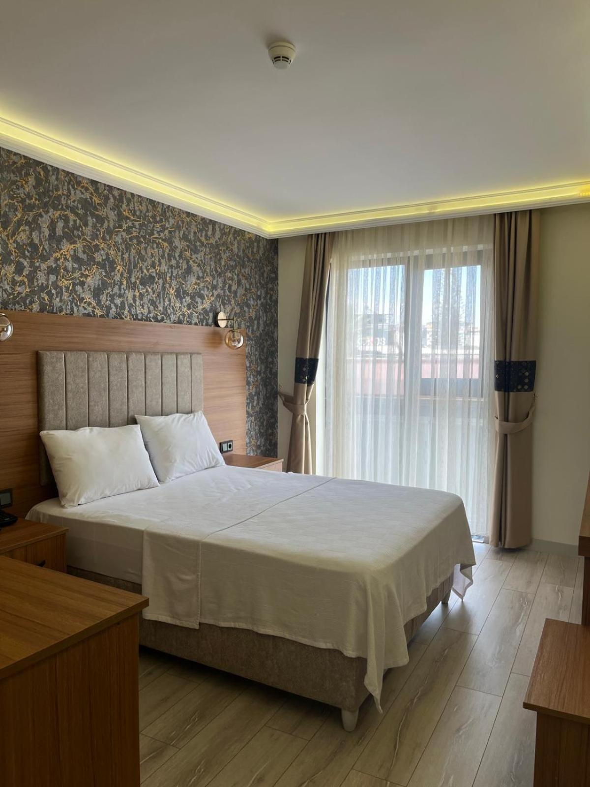 Golden Lux Hotel Анталья Экстерьер фото